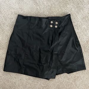 leather skirt